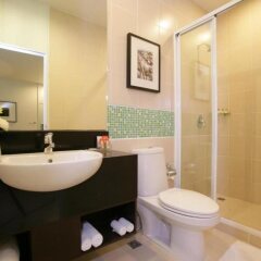 Отель Legacy Express Sukhumvit By Compass Hospitality Бангкок ванная
