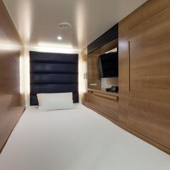 Отель Y's Cabin Yokohama Kannai комната для гостей