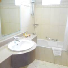 Westzone Plaza Hotel Apartments ванная