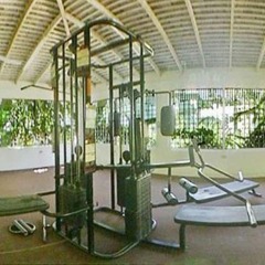 Doctors Cave Beach Hotel фитнесс-зал