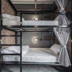 Pho Hostel Бангкок сейф в номере
