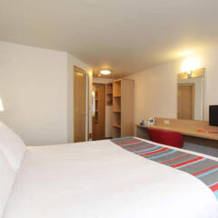 Отель Travelodge Manchester Piccadilly удобства в номере