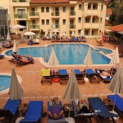 Belcehan Deluxe Hotel бассейн