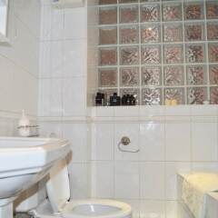Отель 2 Bedroom Apartment 10mins From Central Manchester Великобритания, Солфорд - отзывы, цены и фото номеров - забронировать отель 2 Bedroom Apartment 10mins From Central Manchester онлайн ванная