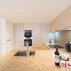 Отель Carlton Riviera YourHostHelper в номере