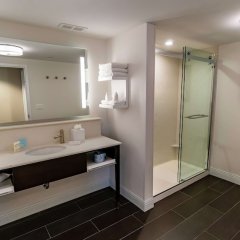 Hampton Inn Carlstadt in Carlstadt, United States of America from 182$, photos, reviews - zenhotels.com bathroom
