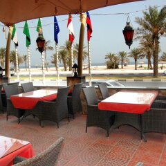 Отель Al Amwaj Hotel ОАЭ, Шарджа - отзывы, цены и фото номеров - забронировать отель Al Amwaj Hotel онлайн пляж