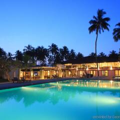 Отель Avani Kalutara Resort бассейн