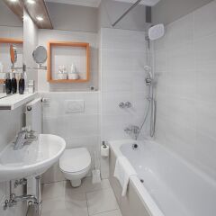Отель Concept Living Munich Serviced Apartments Германия, Мюнхен - 1 отзыв об отеле, цены и фото номеров - забронировать отель Concept Living Munich Serviced Apartments онлайн ванная