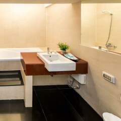 Апартаменты Laemtong Service Apartment ванная фото 2