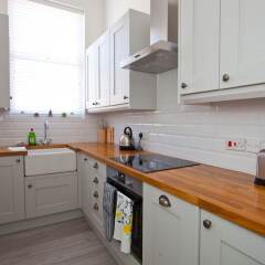 Апартаменты Regents Style 1 Bedroom Apartment в номере фото 2