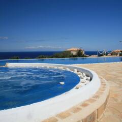 Отель Blue Caves Villas бассейн