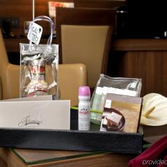 Flemings Hotel Frankfurt Main-Riverside парковка