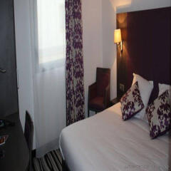 Отель Hôtel Kyriad Saint Quentin en Yvelines - Montigny Франция, Монтиньи ле Бретоне - отзывы, цены и фото номеров - забронировать отель Hôtel Kyriad Saint Quentin en Yvelines - Montigny онлайн сейф в номере