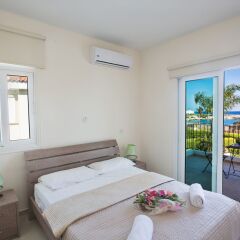 Отель Shaye Frontline Villa Кипр, Протарас - отзывы, цены и фото номеров - забронировать отель Shaye Frontline Villa онлайн комната для гостей