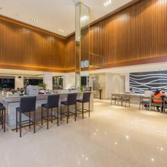 Отель The Charm Resort Phuket гостиничный бар