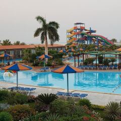 Hawaii Caesar Palace Hotel & Aqua Park - Families and Couples only детские мероприятия