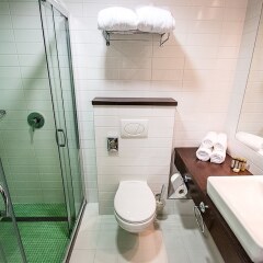 Отель Bonvital Wellness & Gastro Hotel Hévíz - Adults Only Венгрия, Хевиз - 1 отзыв об отеле, цены и фото номеров - забронировать отель Bonvital Wellness & Gastro Hotel Hévíz - Adults Only онлайн ванная фото 2