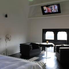 Отель B&B Suites@FEEK комната для гостей