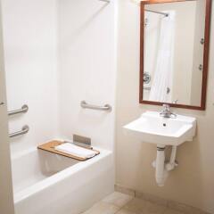 Отель Candlewood Suites Polaris ванная