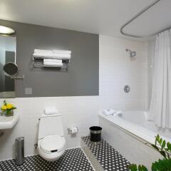 Отель Columbus Downtown - The Lofts ванная
