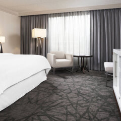 Отель Sheraton Bloomington Блумингтон комната для гостей фото 4