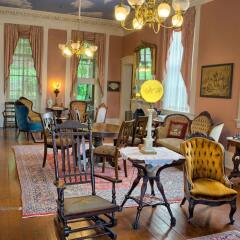 Отель Corners Mansion Inn- A Bed & Breakfast интерьер отеля