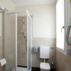 Hotel Vienna in Lido di Jesolo, Italy from 114$, photos, reviews - zenhotels.com bathroom