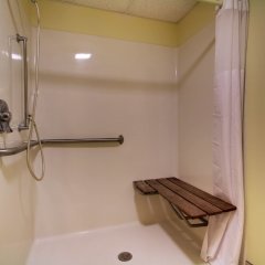 Quality Inn Indianola in Indianola, United States of America from 102$, photos, reviews - zenhotels.com bathroom