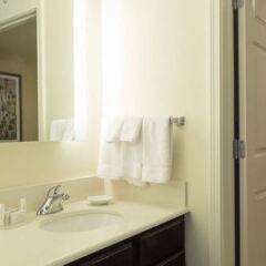 Отель Residence Inn Columbus Worthington ванная фото 2