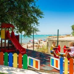 Отель Iris Beach Hotel - Half Board Болгария, Свети Влас - отзывы, цены и фото номеров - забронировать отель Iris Beach Hotel - Half Board онлайн детские мероприятия фото 2
