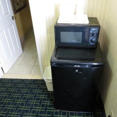 Отель Budget Inn Hollywood США, Лос-Анджелес - отзывы, цены и фото номеров - забронировать отель Budget Inn Hollywood онлайн удобства в номере фото 2