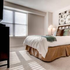 Отель Global Luxury Suites at Dupont Circle комната для гостей