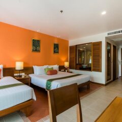 Отель Ravindra Beach Resort And Spa сейф в номере