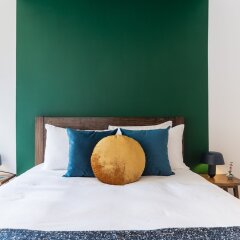 Апартаменты Bright 2BR Condesa Apartment With Balcony Мехико комната для гостей