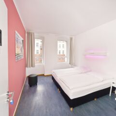 Old Town Hostel Berlin сейф в номере