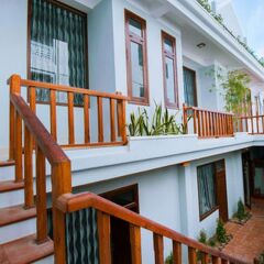 Отель Riverside Plum Garden Homestay балкон