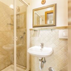 Отель Tourist House Liberty Италия, Флоренция - отзывы, цены и фото номеров - забронировать отель Tourist House Liberty онлайн ванная