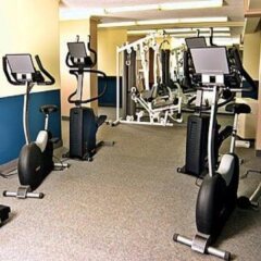 Отель Regency Suites Hotel Канада, Калгари - отзывы, цены и фото номеров - забронировать отель Regency Suites Hotel онлайн фитнесс-зал фото 3