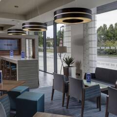 Отель Holiday Inn Express London - ExCeL гостиничный бар