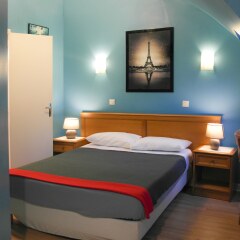 Отель Hôtel Audran сейф в номере