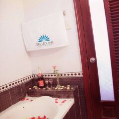 Отель Pha Le Xanh 1 Hotel Вьетнам, Нячанг - отзывы, цены и фото номеров - забронировать отель Pha Le Xanh 1 Hotel онлайн ванная фото 2