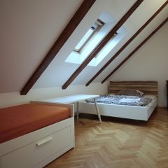 Отель Generous Attic Apartment Чехия, Прага - отзывы, цены и фото номеров - забронировать отель Generous Attic Apartment онлайн комната для гостей