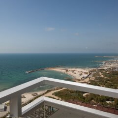The Vista at Hilton Tel Aviv Израиль, Тель-Авив - отзывы, цены и фото номеров - забронировать отель The Vista at Hilton Tel Aviv онлайн балкон