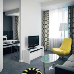 Отель Vienna House Andel´s Berlin Германия, Берлин - 8 отзывов об отеле, цены и фото номеров - забронировать отель Vienna House Andel´s Berlin онлайн комната для гостей
