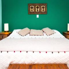 Отель Hostal Boutique Esquina Elquina B&B сейф в номере