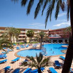 Отель Aparthotel Cabau Aquasol Испания, Пальманова - 1 отзыв об отеле, цены и фото номеров - забронировать отель Aparthotel Cabau Aquasol онлайн бассейн