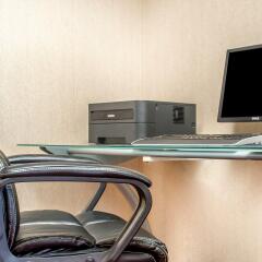 Clarion Hotel Buffalo Airport интерьер отеля