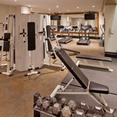 Отель Crowne Plaza Gatineau-Ottawa Канада, Гатино - отзывы, цены и фото номеров - забронировать отель Crowne Plaza Gatineau-Ottawa онлайн фитнесс-зал