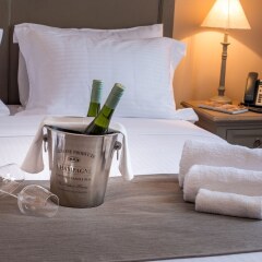 Отель Home and Art Suites в номере фото 2